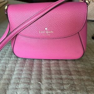 kate spade fuchsia pebbled leather crossbody with gold logo